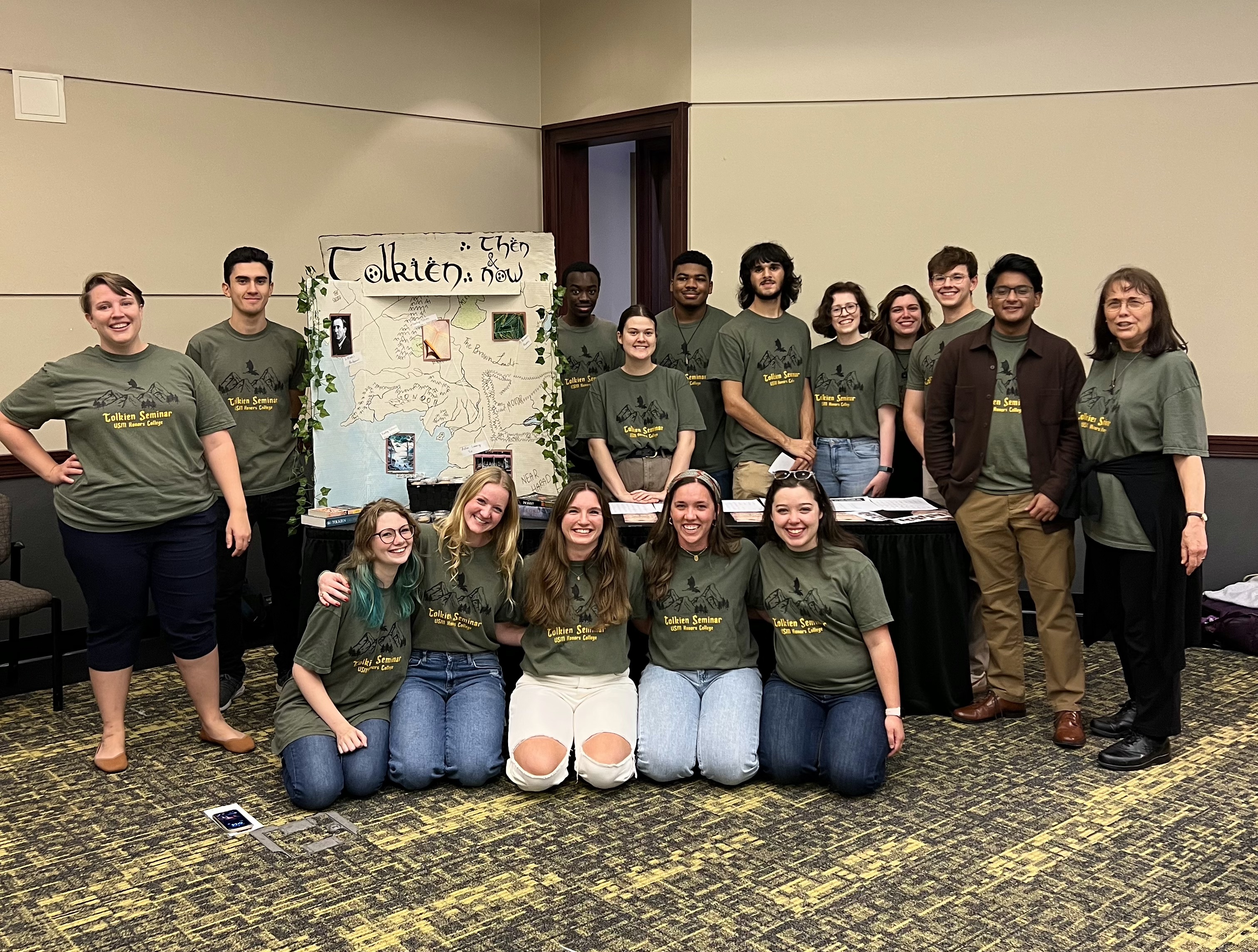 Honors Sophomore class presenting their research at the Sophomore showcase