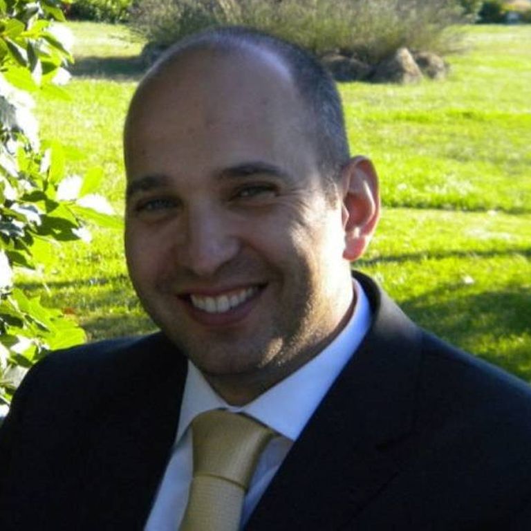 Faculty Spotlight: Dr. Leonardo Macelloni 