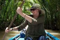 Dr. 希瑟·斯图在越南湄公河上