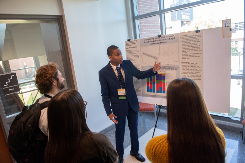 DCUR-winning student Jordan Cole presents his research project at UGS 2023.